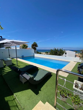Villa bord de mer vue incroyable avec piscine
